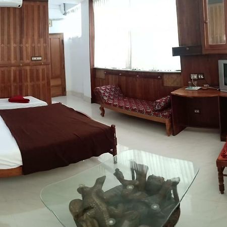 Dolphin Residency Otel Thekkady Dış mekan fotoğraf